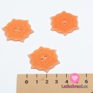 Knoflík tvar vločky oranžový, potisk mandala
