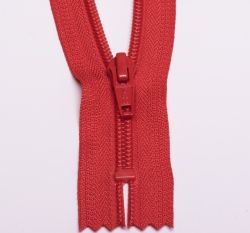 Zip spirálový nedělitelný sytě červený 18 cm