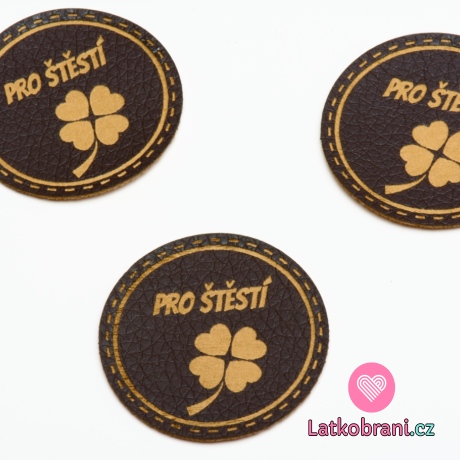 Štítek na oblečení kulatý "pro štěstí", koženkový, imitace tmavé kůže