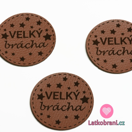Štítek na oblečení kulatý "velký brácha", koženkový, imitace kůže