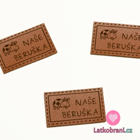 Štítek na oblečení "naše beruška", koženkový, imitace kůže