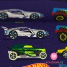 Úplet potisk autíčka Hot Wheels v řadě na modré