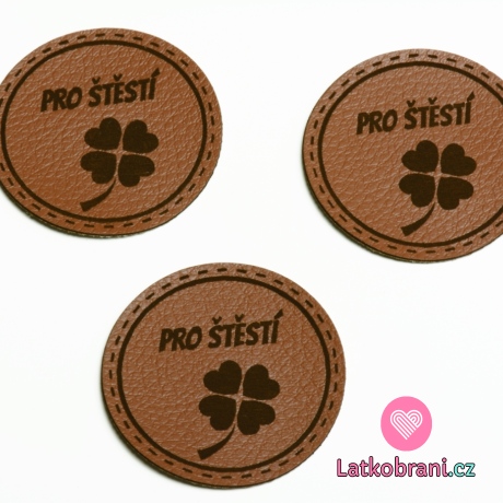 Štítek na oblečení kulatý "pro štěstí", koženkový, imitace kůže