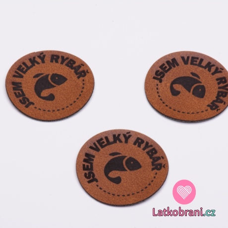 Štítek na oblečení kulatý "jsem velký rybář", koženkový, hladký povrch