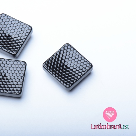 Knoflík čtvercový, lesklý, "včelí plástev" černý